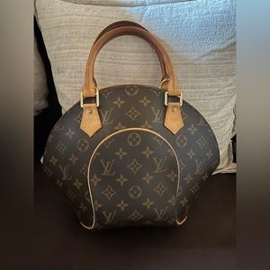 Vintage AUTHENTIC Louis Vuitton Monogram Ellipse Bag.. ALL OFFERS CONSIDERED